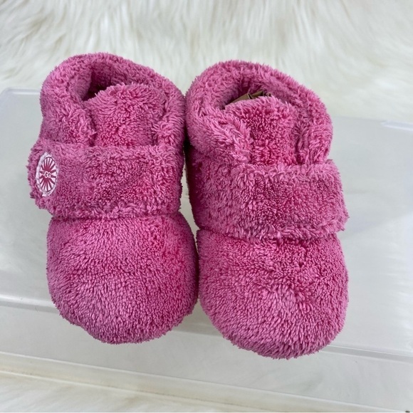 UGG BIXBEE FLUFFY BABY BOOTIES BUBBLEGUM COLOR SIZE 4/5 - Picture 1 of 7